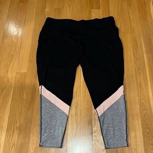 Livi active yoga pants size 26/28.